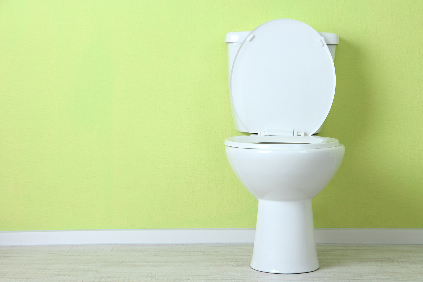 Comment fixer un abattant de WC qui bouge ? – Blog BUT