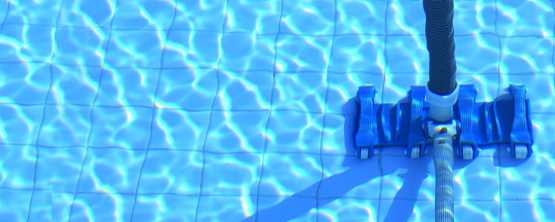 Nettoyer sa piscine : tous les conseils et solutions