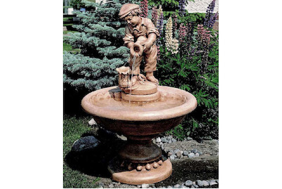 Image of Brunnen Helmut mit Schuh bei JUMBO