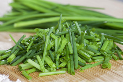 Image of Schnittlauch (Allium schoenoprasum), Topfgrösse Ø13cm bei JUMBO