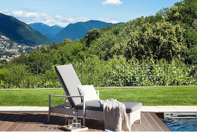 Image of Beliani Gartenliege Rattan weiss Auflage grau Vasto bei JUMBO