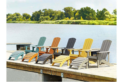 Image of Beliani Gartenstuhl Kunstholz heller Holzfarbton mit Fusshocker Adirondack bei JUMBO