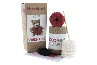 Image of Hoooked Amigurumi Häkelset, Teddybär Valentino bei JUMBO