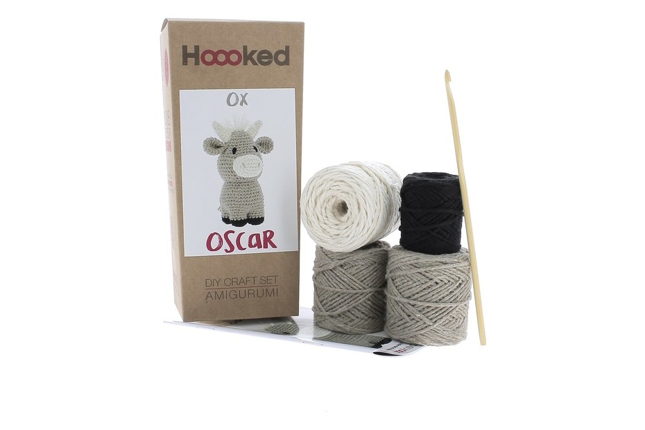 Kit Crochet Amigurumi - Bœuf Oscar - Hoooked