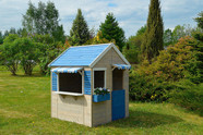 Wendi Toys M46 – Maison de Jeu extérieure en Bois pour Enfants, 120×120×155 cm, avec Balcon, Porte, étagère, Volets et Plancher, Bois FSC, résistante aux intempéries Wendi Toys M46 – Maison de Jeu extérieure en Bois pour Enfants, 120×120×155 cm, avec Balcon, Porte, étagère, Volets et Plancher, Bois FSC, résistante aux intempéries